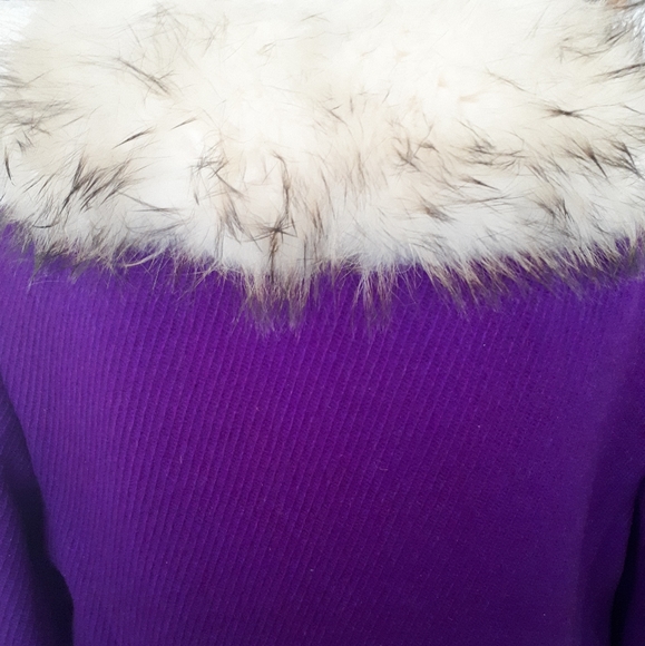 VTG | Winter Topcoat with Fur Collar - Picture 11 of 16